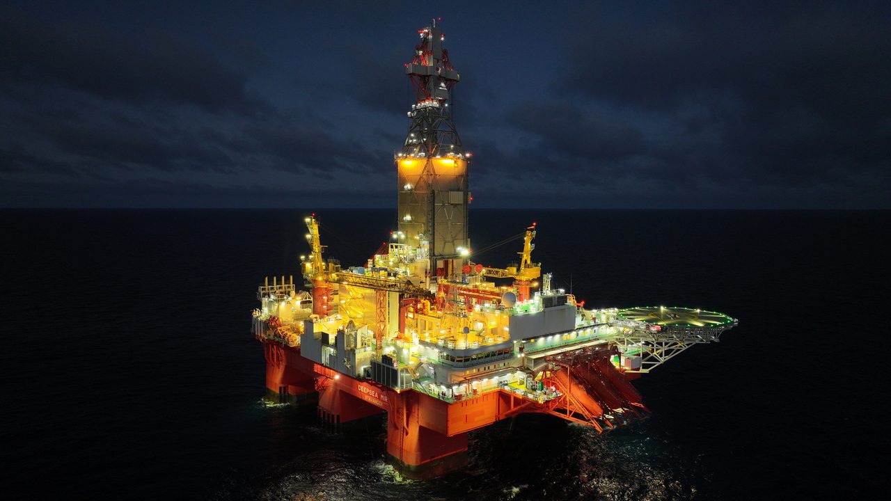 Offshore drilling rig lit at night – Afrishore integrated marine logistics across South Africa, Namibia and Mozambique